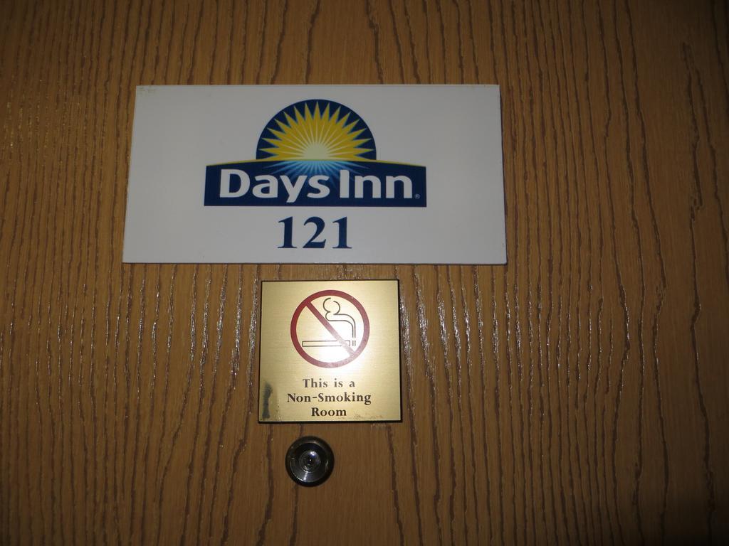 Days Inn By Wyndham Custer Exterior photo