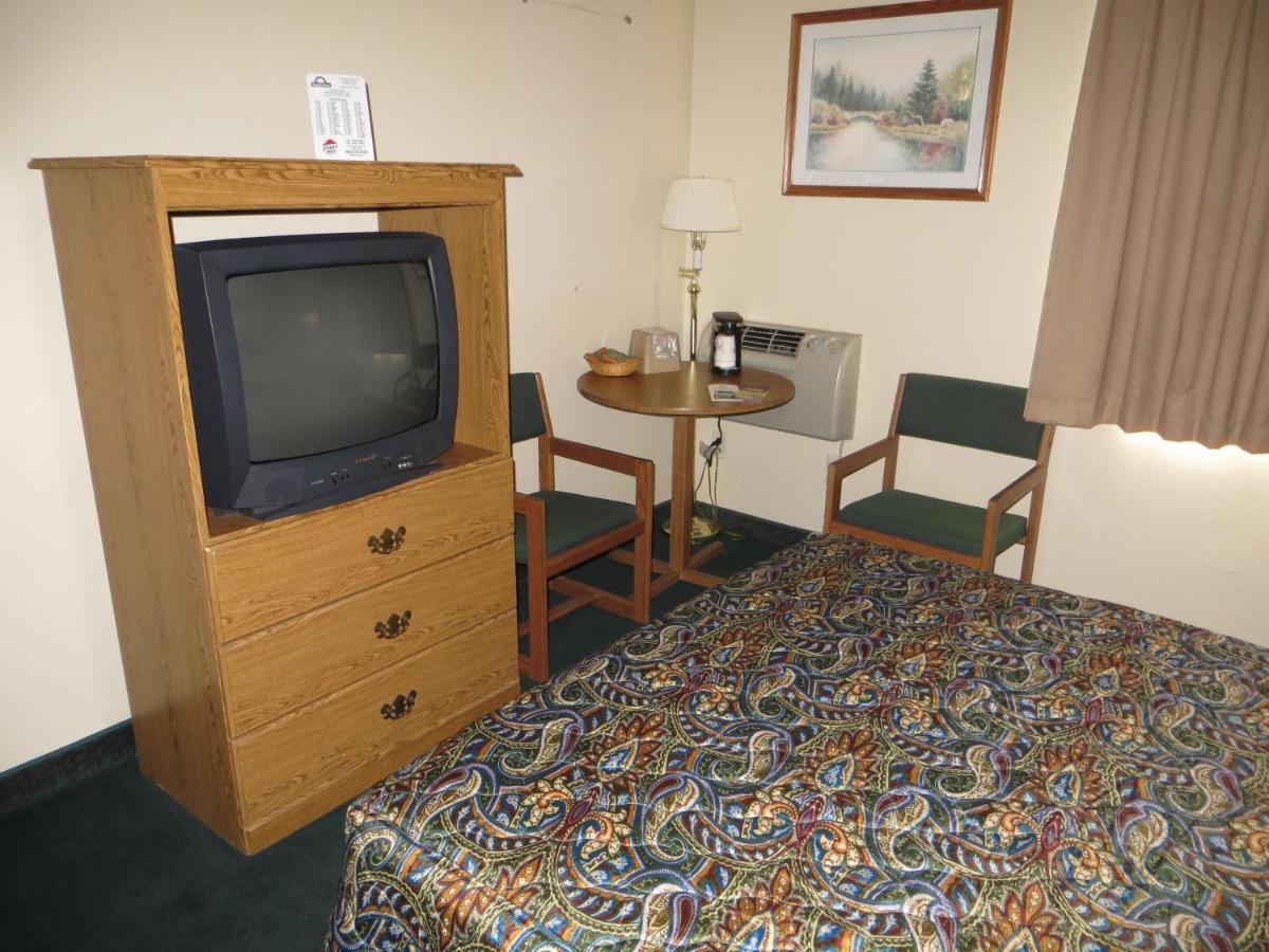 Days Inn By Wyndham Custer Room photo